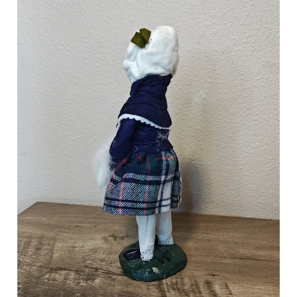 Byers Choice Caroler Figurine Girl 1982 Blue Plaid Skirt White Muff Vintage 10in